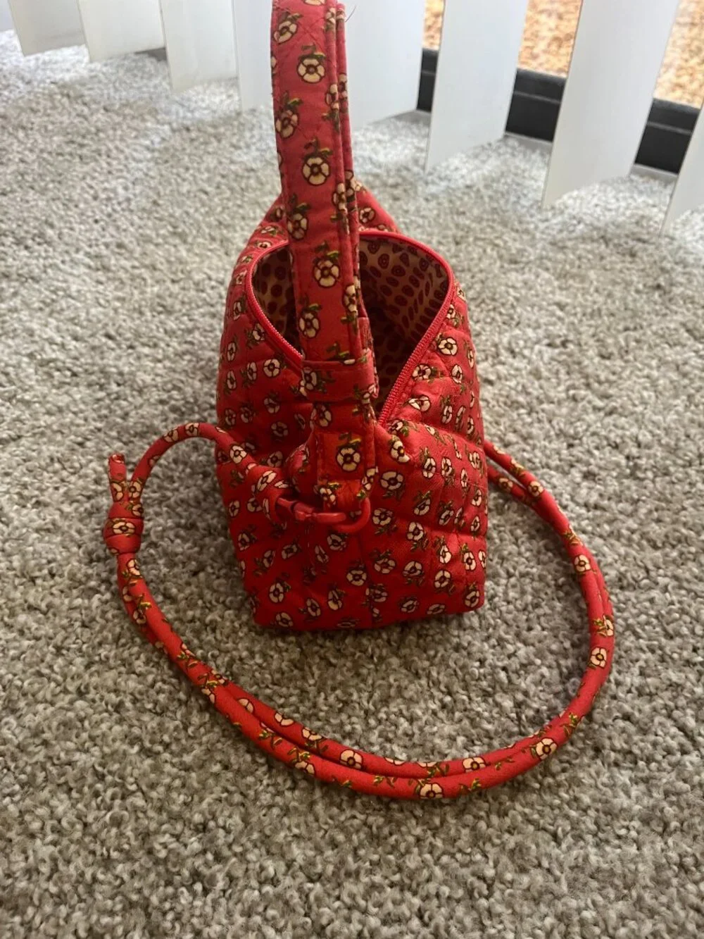 Red Quilted Vera Bradley Cotton Roxbury Crescent Handbag Tiny Poppies - Picture 5 of 6